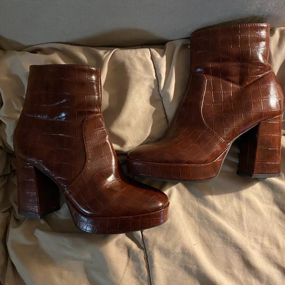 BAMBOO Shoes - Bamboo Brown Cognac Side Zip Ankle Boots Size 7.5 Women